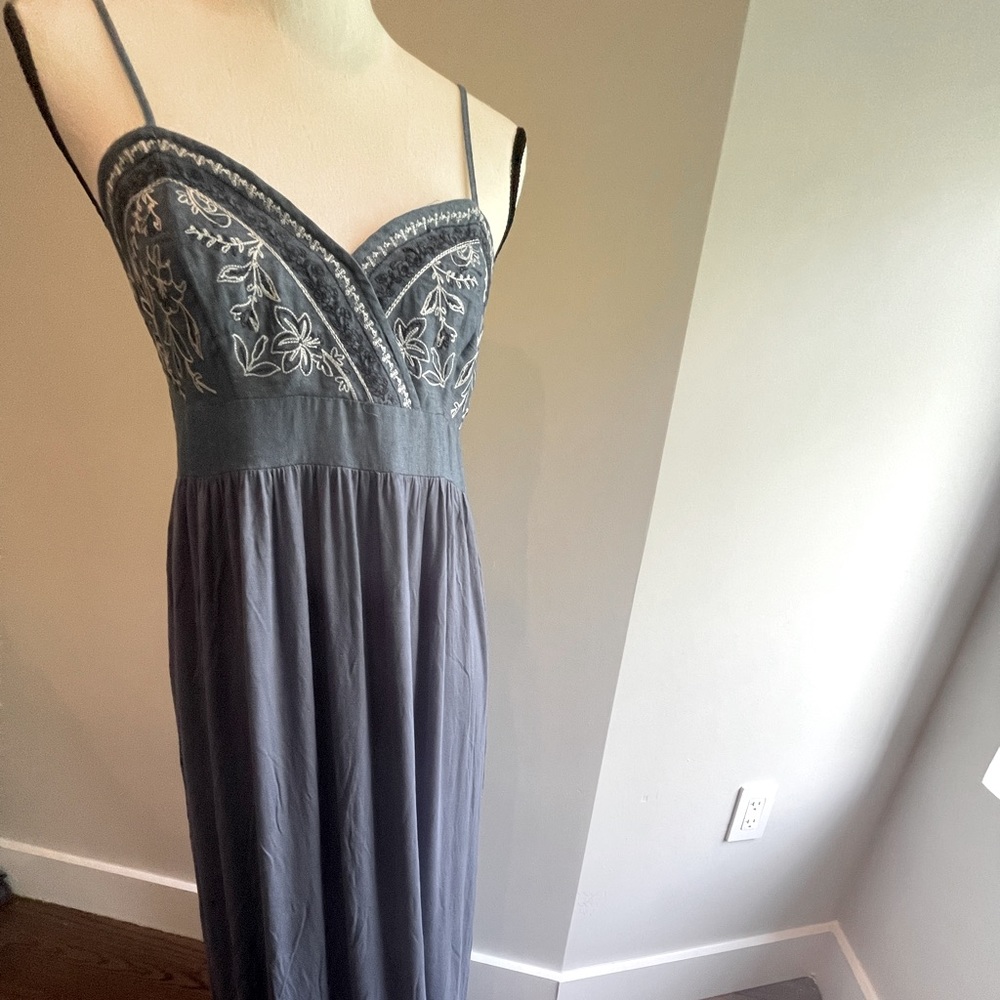 Maxi Dress with floral embroidery